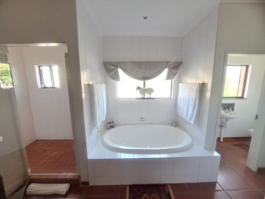 5 Bedroom Property for Sale in Cashan North West